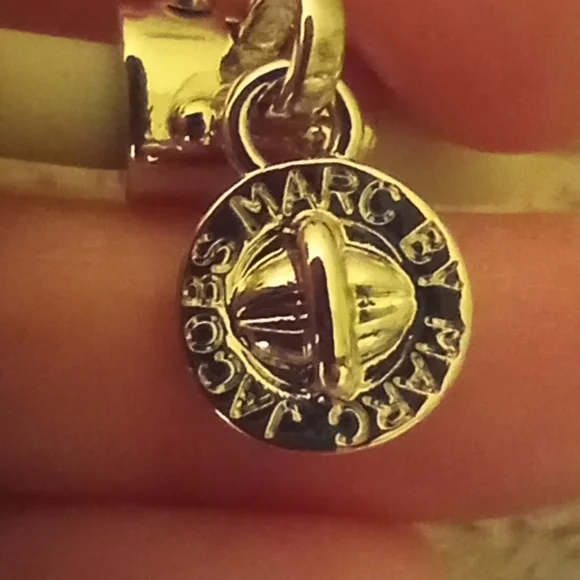 Marc By Marc Jacobs Bracelet In Beautiful Oyster Grey with Silver Charm, NWT - Picture 2 of 3